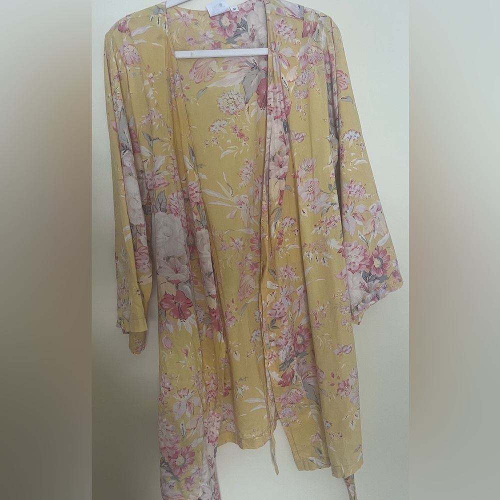 Plum Pretty Sugar Yellow and Pink Floral Robe Size Medium, 100% Cotton